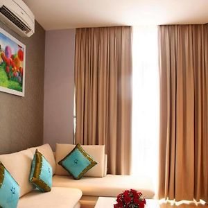 Deluxe One-Bedroom Apartment